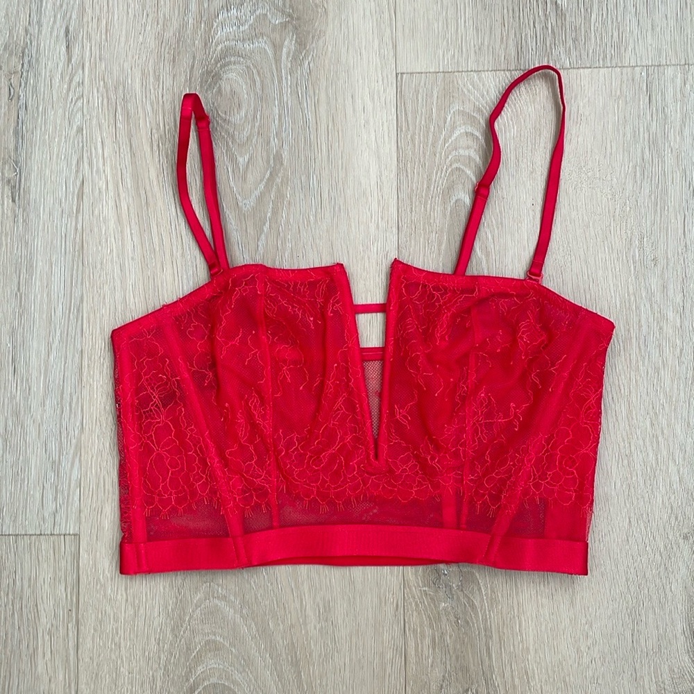 Victorias Secret women’s red lace bralette